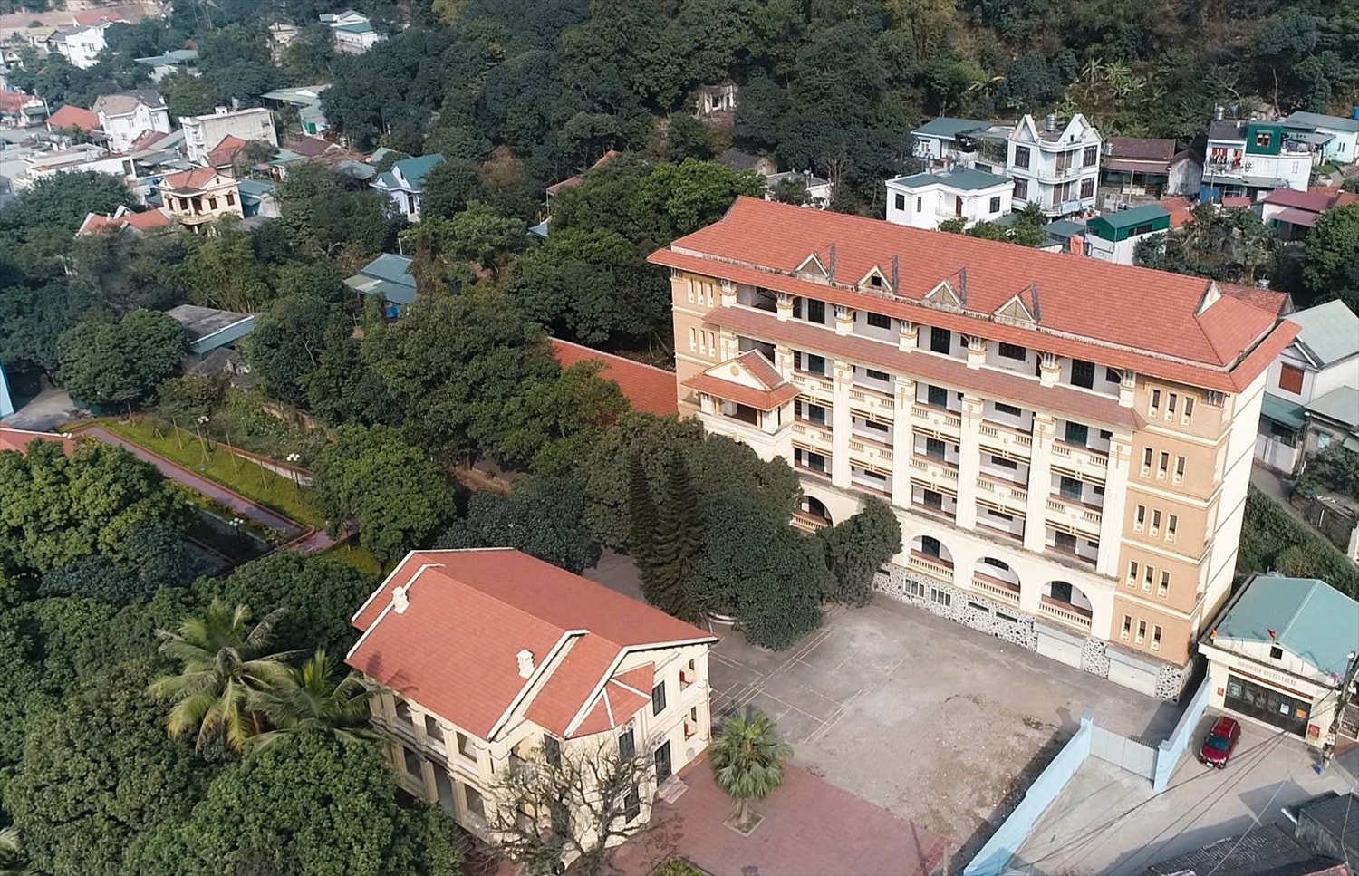 Tòa đại lý hành chính Cẩm Phả dưới thời thuộc Pháp, nay được trùng tu làm khu nhà lưu niệm Vùng Than