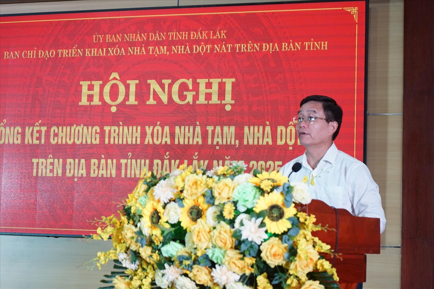 Bí thư Tỉnh ủy Đắk Lắk Nguyễn Đình Trung phát biểu tại hội nghị (Ảnh: Lê Hường) Bí thư Tỉnh ủy Đắk Lắk Nguyễn Đình Trung phát biểu tại hội nghị (Ảnh: Lê Hường)
