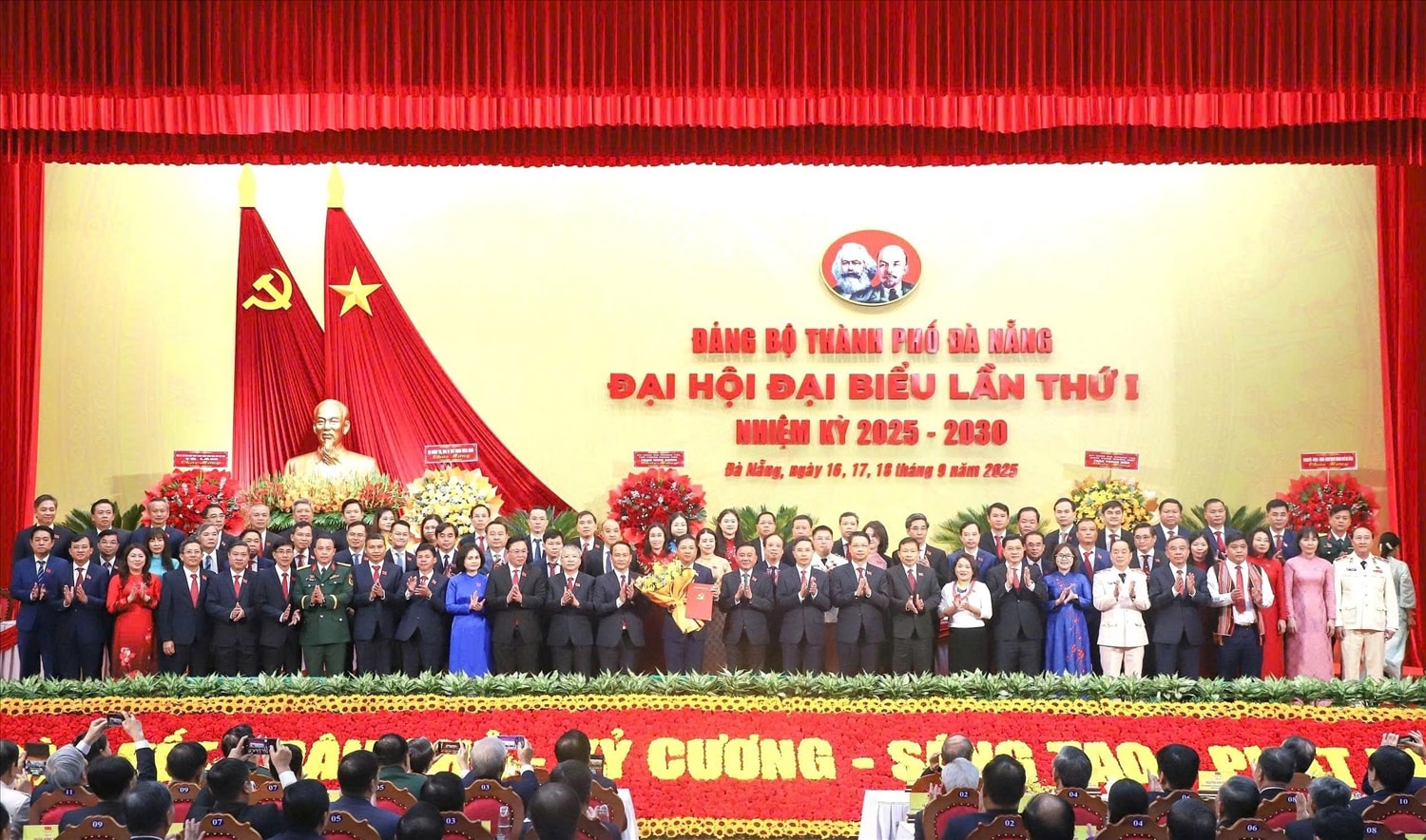 Ra mắt Ban Chấp hành Đảng bộ TP Đà Nẵng nhiệm kỳ 2025 - 2030. (Ảnh Bin Hoàng).