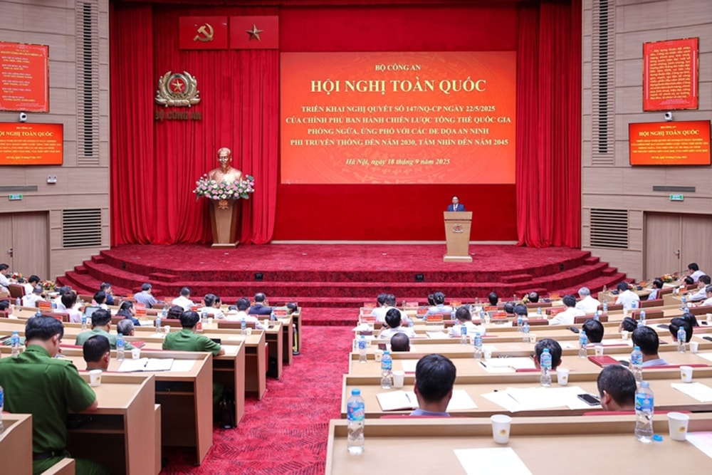 Thủ tướng nhấn mạnh các quan điểm xuyên suốt: Lấy phòng ngừa là chính, cơ bản, chiến lược, lâu dài, quyết định, bền vững, ứng phó phải cấp bách, nhanh chóng, kịp thời, hiệu quả, cả đột xuất và thường xuyên - Ảnh: VGP/Nhật Bắc