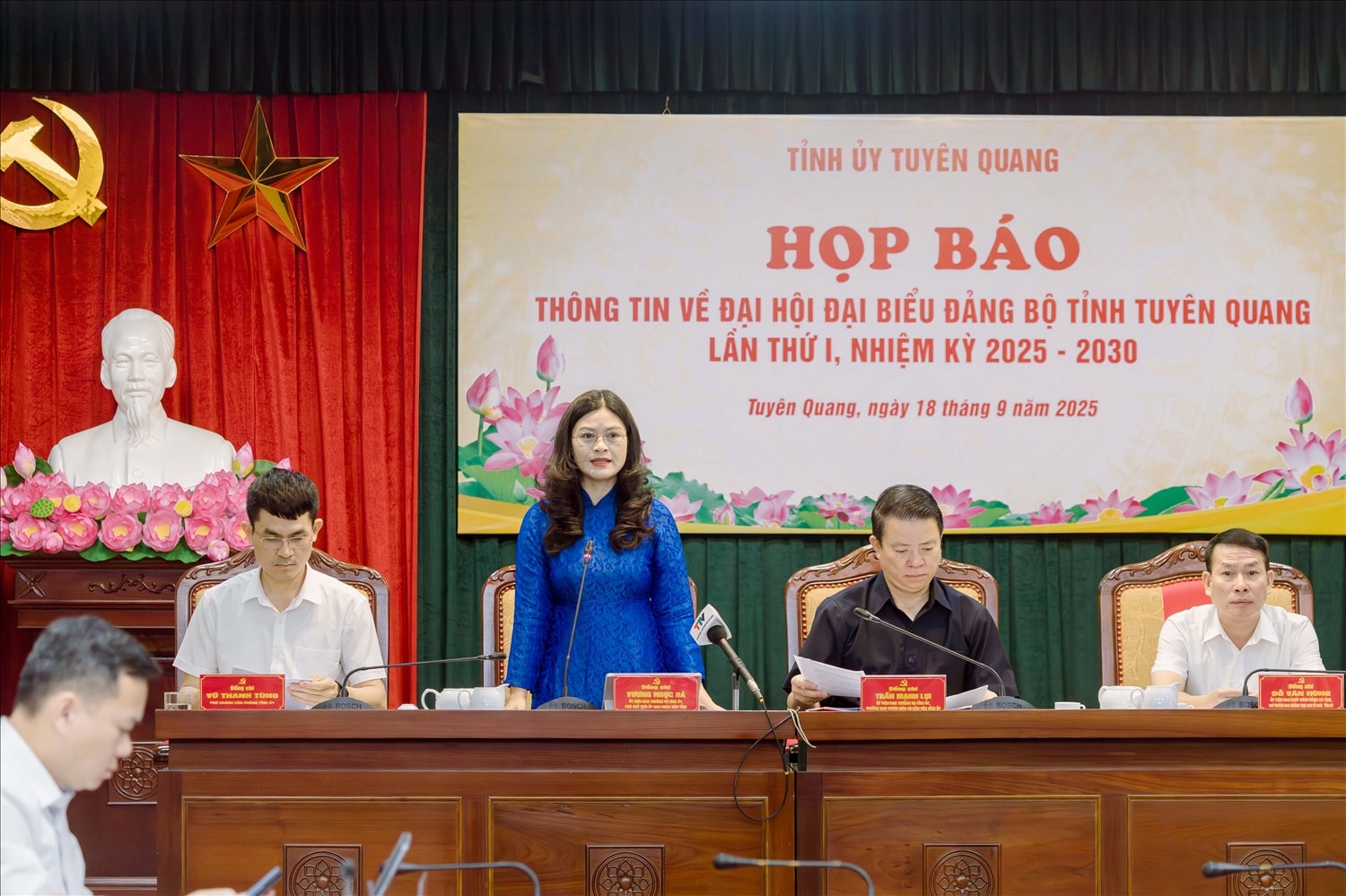 Phó Chủ tịch UBND tỉnh Tuyên Quang Vương Ngọc Hà phát biểu tại buổi họp báo
