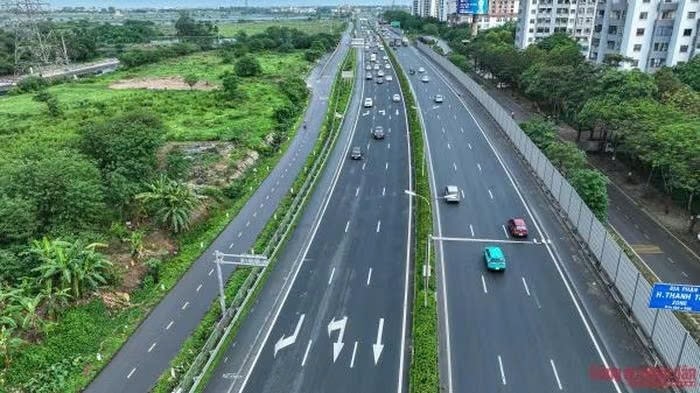 Cục CSGT dùng xe chuyên dụng điều tiết trên 7 tuyến cao tốc, xe ô tô khách trên 29 chỗ và xe tải trên 7,5 tấn không đi vào làn 1 ở cao tốc 2 làn