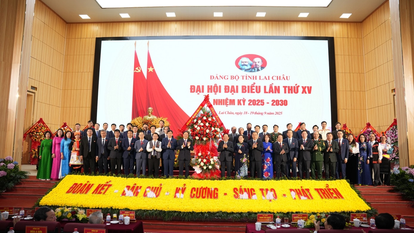 Ban Chấp hành Đảng bộ tỉnh Lai Châu nhiệm kỳ 2025 - 2030 ra mắt Đại hội (ảnh Trọng Bảo)