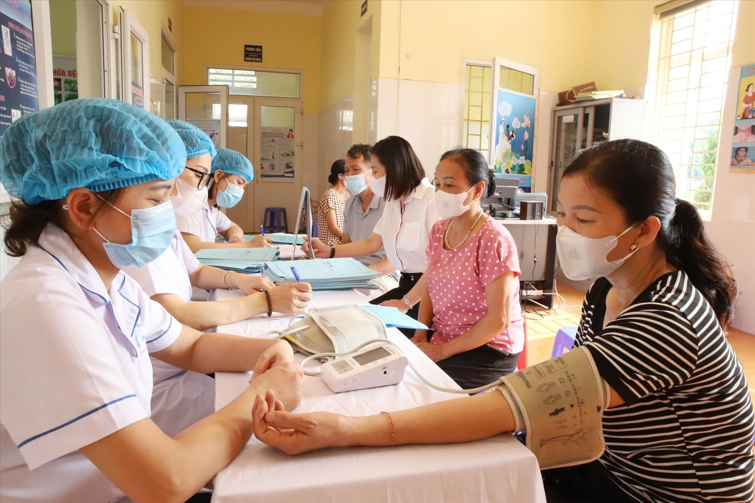 Nghị quyết 72 xác định đổi mới toàn diện về nhận thức và hành động trong công tác bảo vệ, chăm sóc và nâng cao sức khỏe Nhân dân (Ảnh MH)