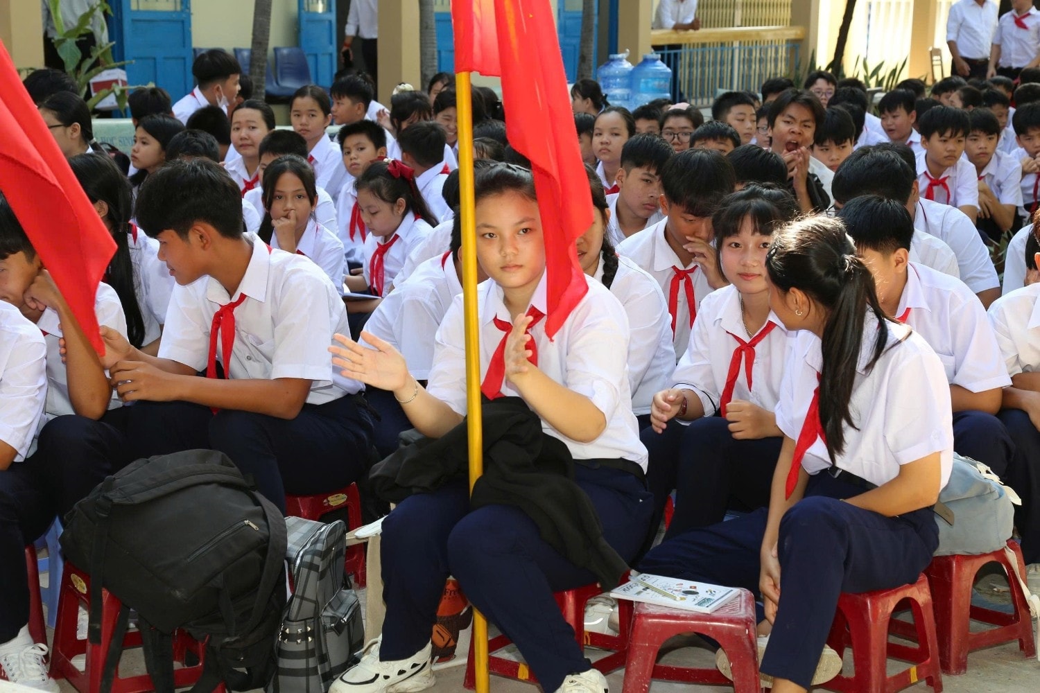 Có thể nói, bỏ đi các hình thức kỷ luật cũ trong Thông tư 19 là một bước đi tiến bộ trong giáo dục, nhưng để phát huy hiệu quả, nó đòi hỏi sự chuẩn bị kỹ lưỡng về nhân sự tư vấn tâm lý học đường. ẢNh minh hoạ