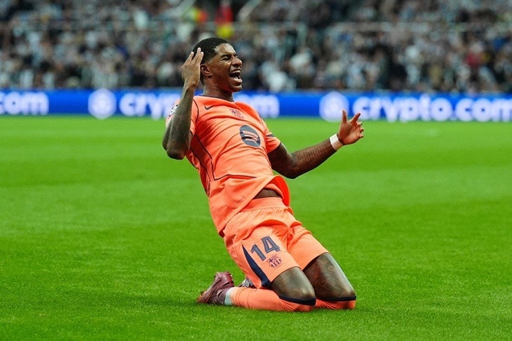 Rashford có cú đúp cho riêng mình trong trận đầu tiên thi đấu cho Barcelona tại Champions League (Ảnh IT)