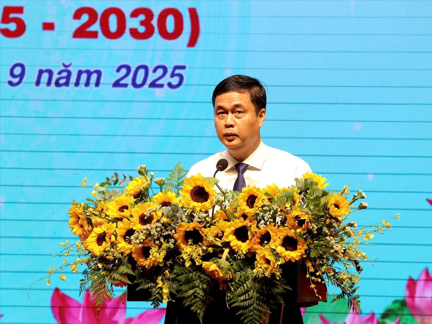 Ông Phạm Huy Giang, Ủy viên Thường trực Hội đồng Thi đua - Khen thưởng Trung ương, Trưởng ban Ban Thi đua - Khen thưởng Trung ương phát biểu chỉ đạo Đại hội. 