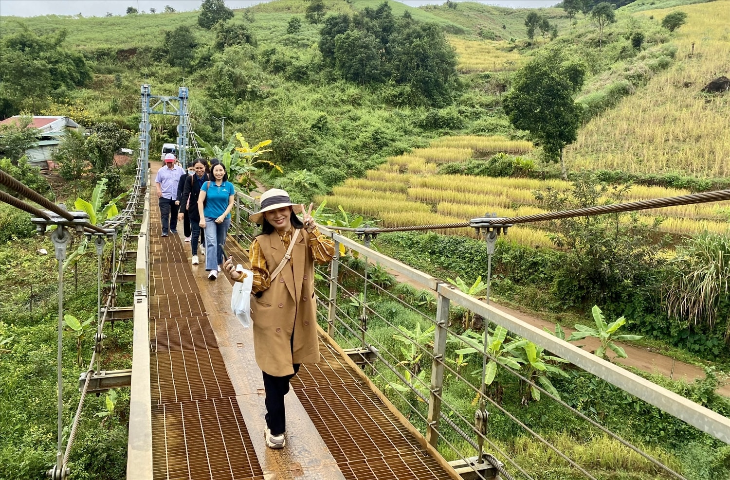 Nhờ có mô hình làm du lịch của Y Gia Nhi mà hằng năm xã Đăk Sao đón hơn 1.000 du khách đến trải nghiệm. (Ảnh: Ngọc Chí)