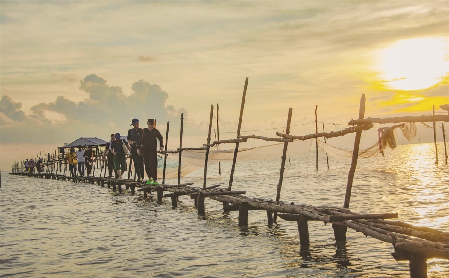 Ngắm hoàng hôn ở nơi cuối trời Tổ quốc
