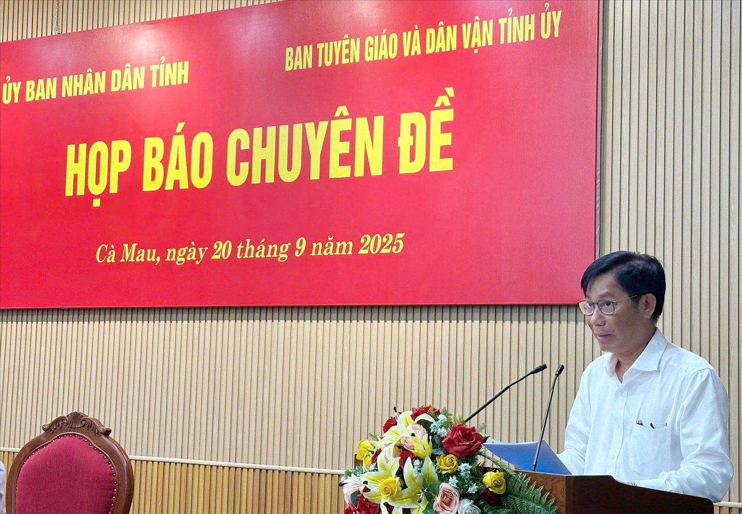 Chủ tịch UBND xã Sông Đốc Đỗ Văn Sử thông tin về quá trình cưỡng chế