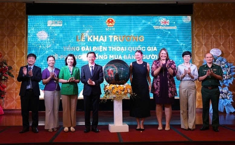 Khai trương Tổng đài điện thoại quốc gia về phòng, chống mua bán người 111 - Ảnh: VGP