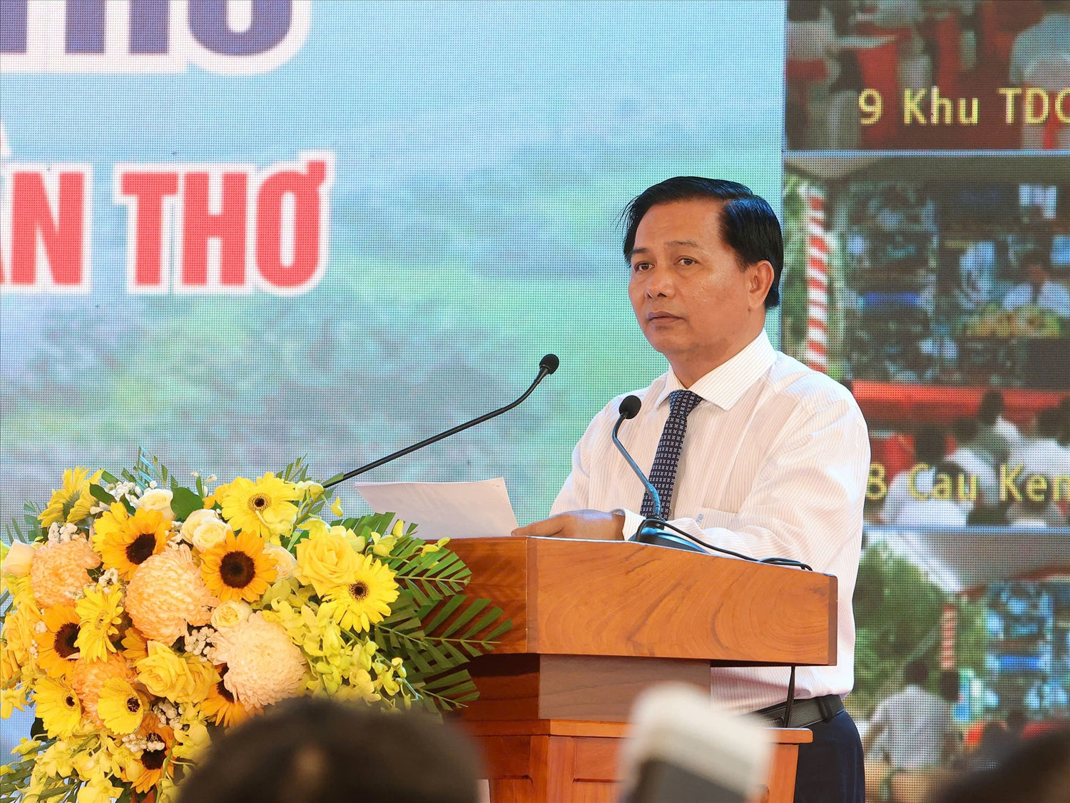 Chủ tịch UBND TP. Cần Thơ Trần Văn Lâu phát biểu tại buổi lễ.