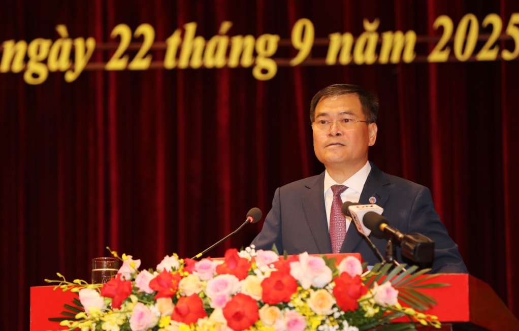 Chủ tịch UBND tỉnh Quảng Ninh Bùi Văn Khắng phát biểu nhận nhiệm vụ