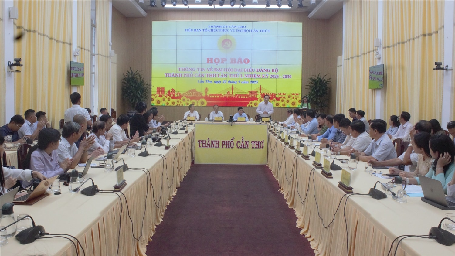 Quang cảnh buổi họp báo thông tin về Đại hội