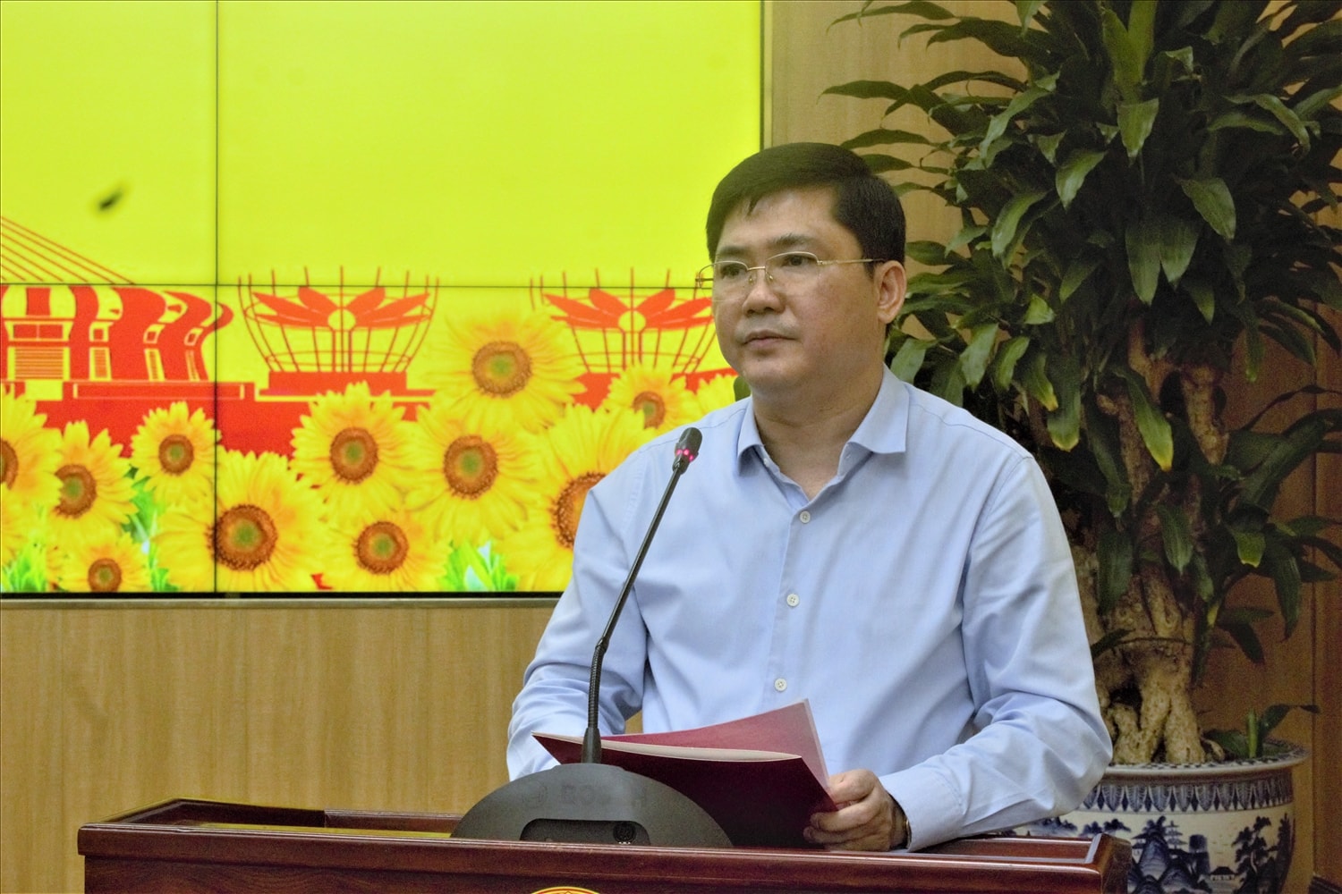  Ông Nguyễn Tuấn Anh, Phó Bí thư Thành ủy, Trưởng Đoàn ĐBQH thành phố Cần Thơ, nêu gợi mở về công tác thông tin tuyên truyền trước, trong và sau Đại hội