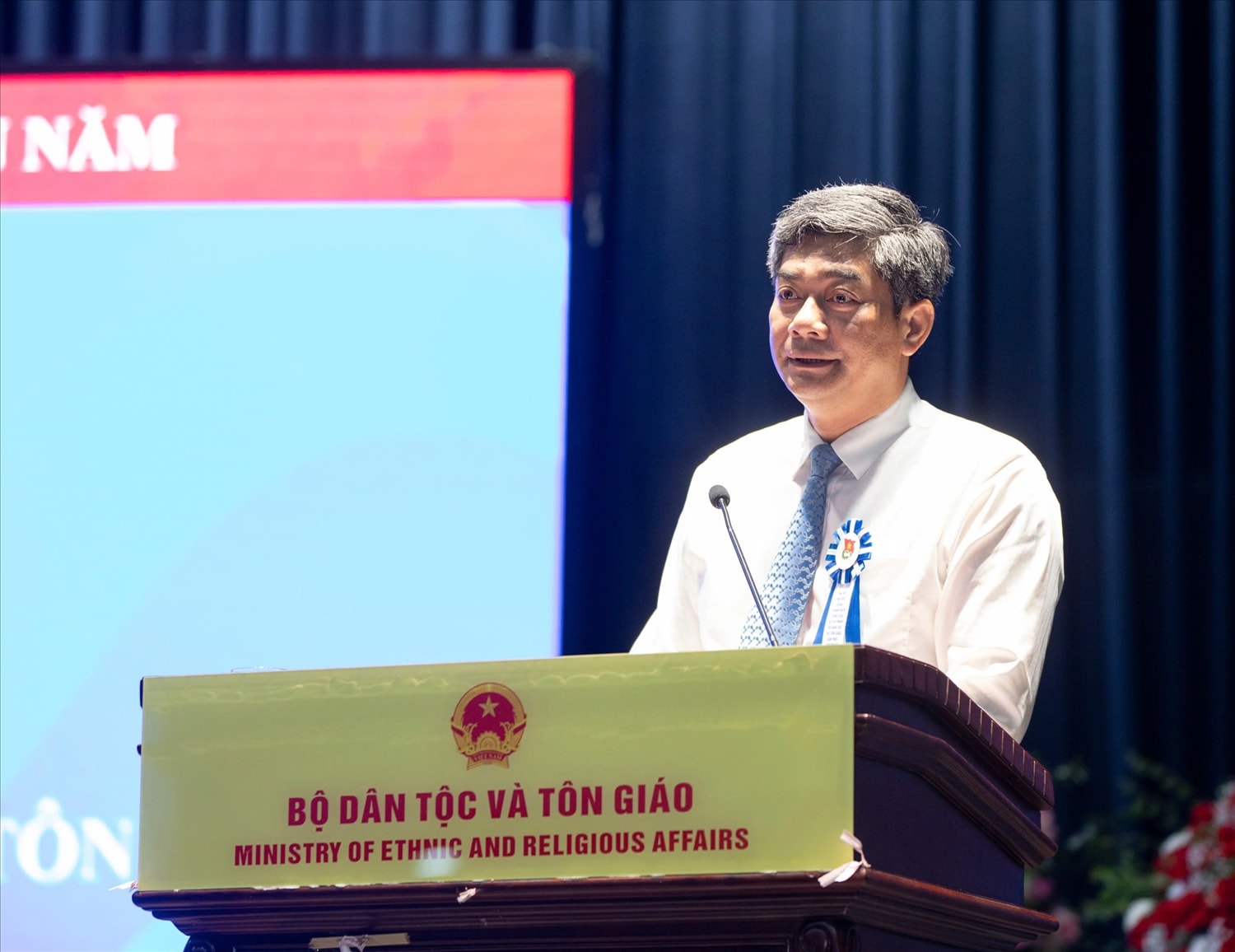 Phó Bí thư Thường trực Đảng ủy, Thứ trưởng Bộ Dân tộc và Tôn giáo Y Vinh Tơr phát biểu chỉ đạo tại Đại hội (Ảnh. Tuấn Ninh)
