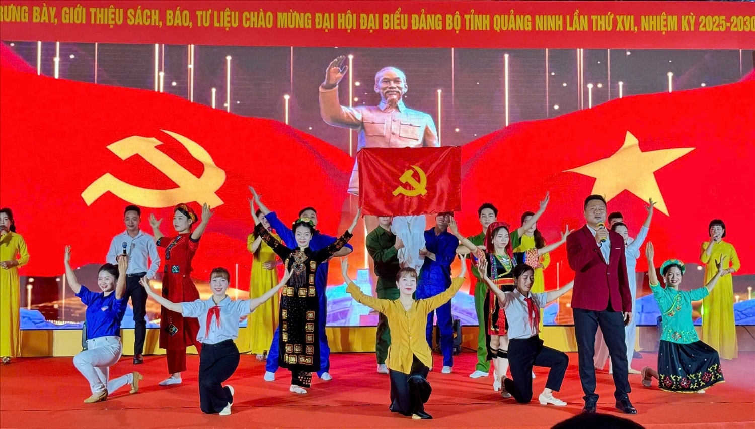 Nhiều tiết mục văn nghệ độc đáo tại lễ khai mạc. Ảnh: Mỹ Dung