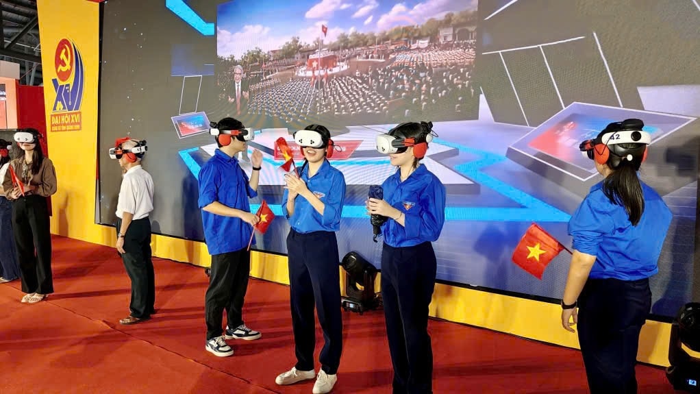 Triển lãm kết hợp ứng dụng công nghệ hiện đại tái hiện những khoảnh khắc lịch sử chân thực, giàu cảm xúc