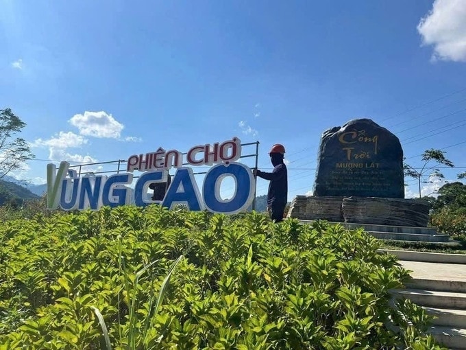 Cổng Trời Mường Lát (xã Trung Lý, tỉnh Thanh Hóa) là địa điểm diễn ra Liên hoan văn nghệ dân gian - Phiên chợ vùng cao Thanh Hóa.(ảnh PV)