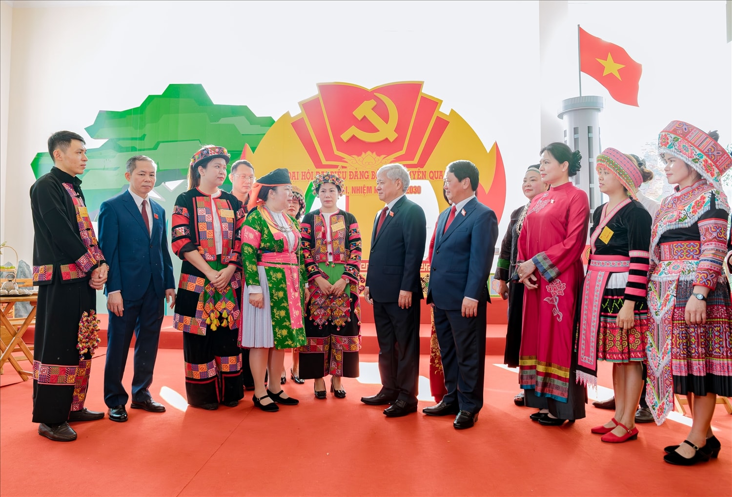 Ủy viên Bộ Chính trị, Bí thư Trung ương Đảng, Chủ tịch Ủy ban Trung ương Mặt trận Tổ quốc Việt Nam Đỗ Văn Chiến dự Đại hội