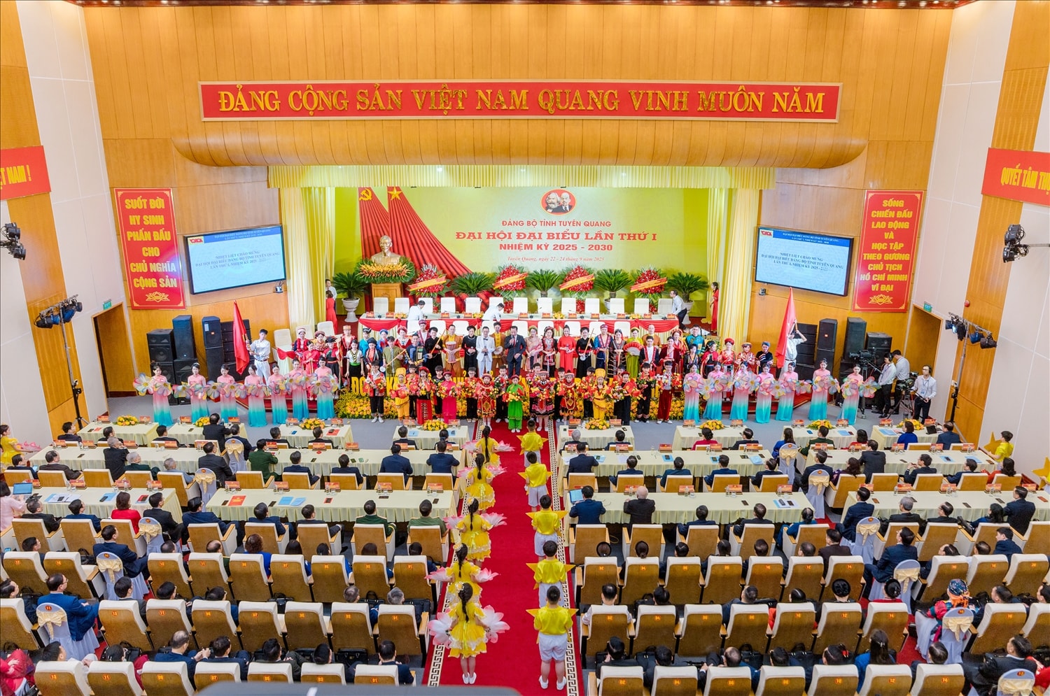 Trong nhiệm kỳ 2020 – 2025, với tinh thần đoàn kết, thống nhất cao của cả hệ thống chính trị, cán bộ, đảng viên và Nhân dân, Tuyên Quang – Hà Giang (trước hợp nhất) và Tuyên Quang (sau hợp nhất) đã đạt được nhiều thành tựu quan trọng, qua đó củng cố niềm tin của Nhân dân đối với Đảng. và Nhà nước.