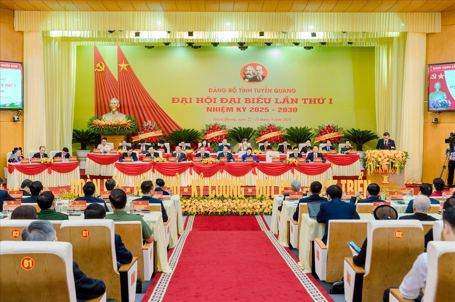 Toàn cảnh Đại hội đại biểu Đảng bộ tỉnh Tuyên Quang lần thứ I, nhiệm kỳ 2025-2030