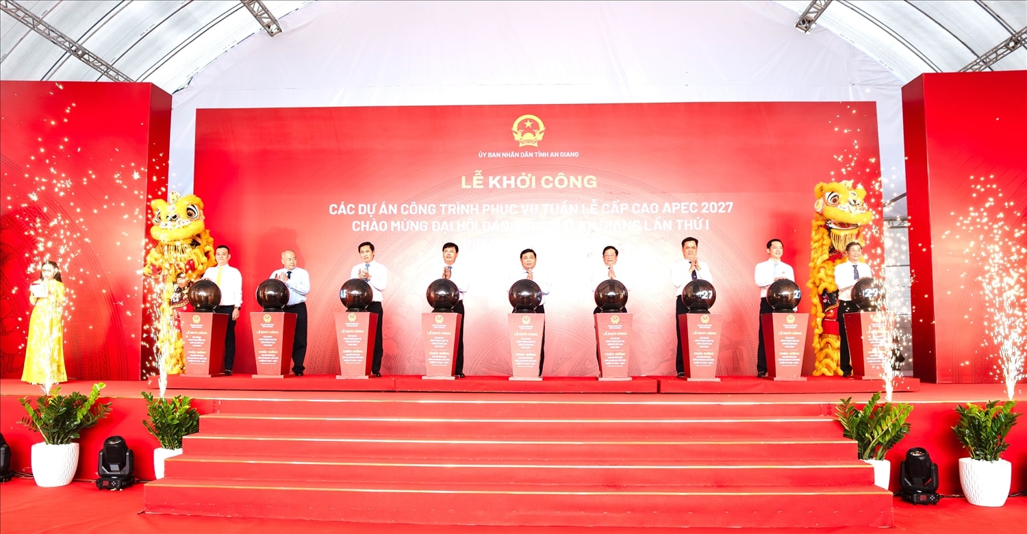 Các đại biểu thực hiện nghi thức khởi công 10 dự án hạ tầng chiến lược phục vụ APEC 2027 tại Phú Quốc