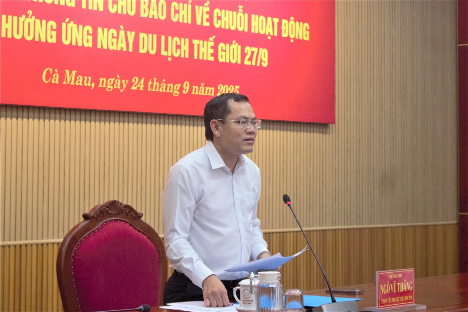 Ông Ngô Vũ Thăng - Phó chủ tịch UBND tỉnh Cà Mau, phát biểu tại họp báo
