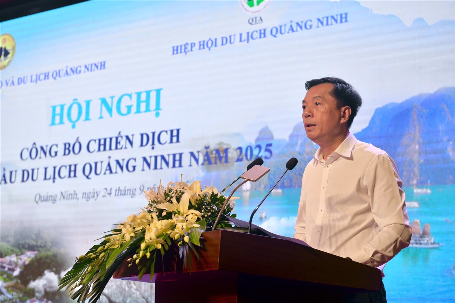 Phó Giám đốc Sở Văn hóa và Du lịch tỉnh Quảng Ninh Nguyễn Lâm Nguyên phát biểu tại hội nghị. Ảnh: Mỹ Dung