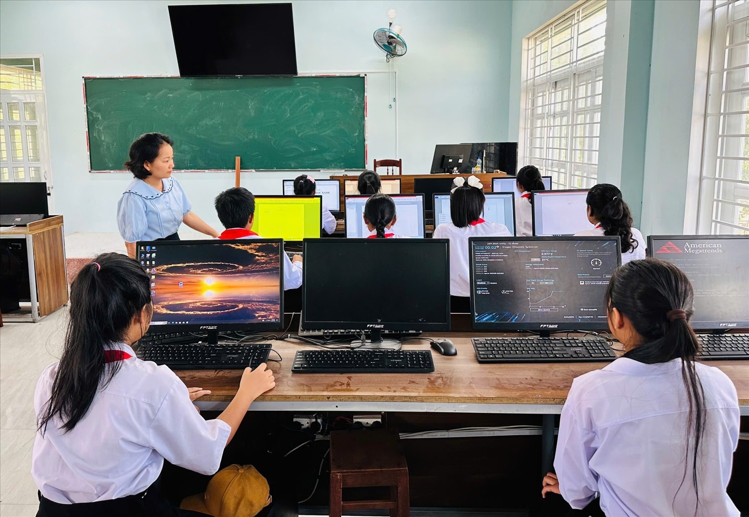Ngành Goá dục tỉnh Gia Lai đang nỗ lực khắc phục tình trạng thiếu giáo viên để đảm bảo việc dạy và học (Ảnh T.N) Ngành Giáo dục tỉnh Gia Lai đang nỗ lực khắc phục tình trạng thiếu giáo viên để đảm bảo việc dạy và học (Ảnh T.N)