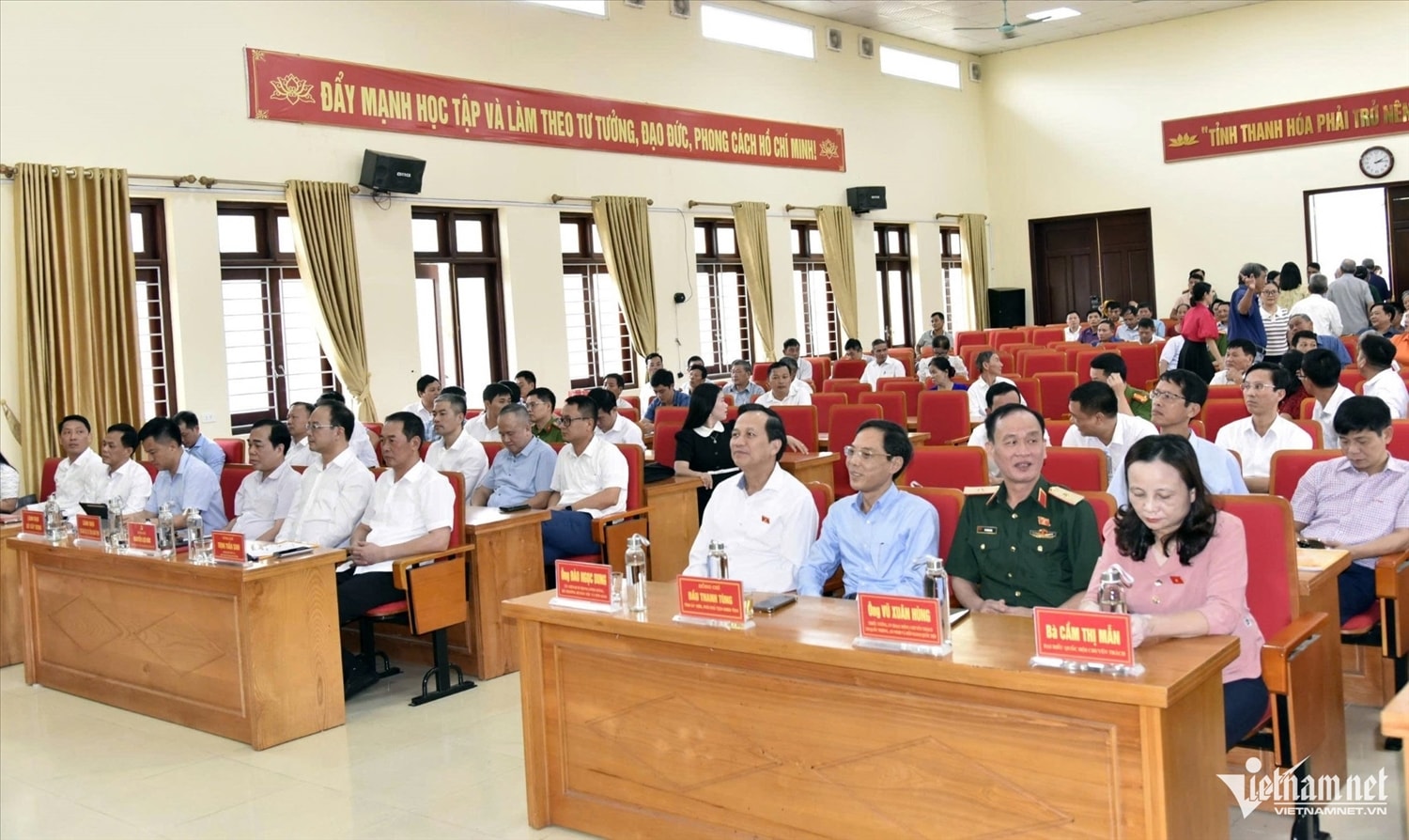 Toàn cảnh buổi tiếp xúc cử tri tại xã Nông Cống. Ảnh: Lê Dương Toàn cảnh buổi tiếp xúc cử tri tại xã Nông Cống. Ảnh: Lê Dương