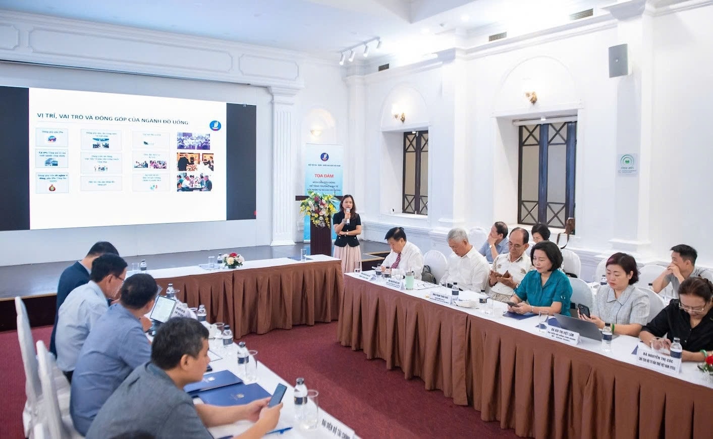 Bà Chu Thị Vân Anh, Phó Chủ tịch kiêm Tổng thư ký của Hiệp hội Bia-Rượu-Nước giải khát Việt Nam kiến nghị xem xét mở rộng chính sách giảm thuế giá trị gia tăng 2% cho các mặt hàng đồ uống đến hết năm 2027