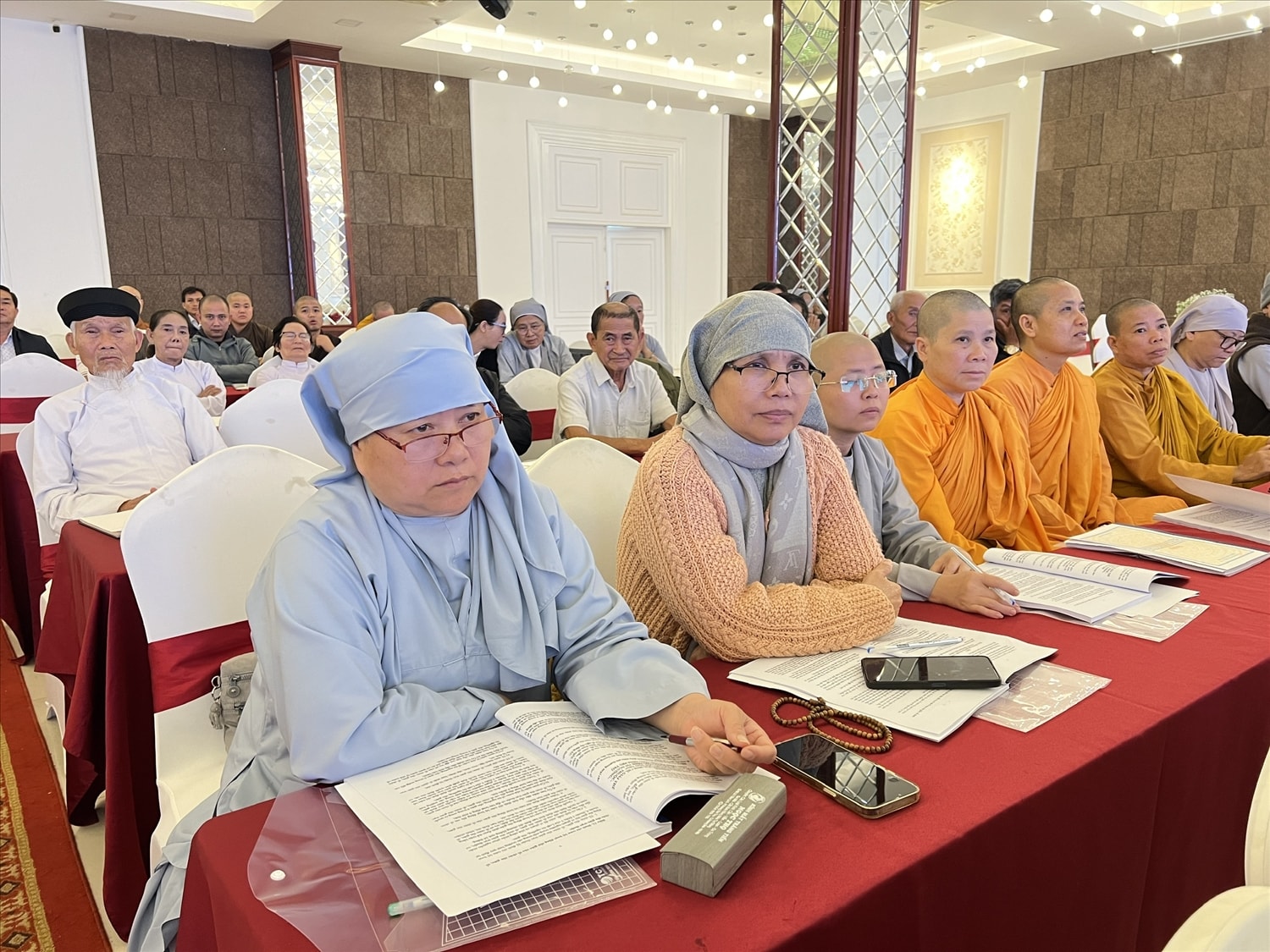 Các đại biểu tham dự hội nghị