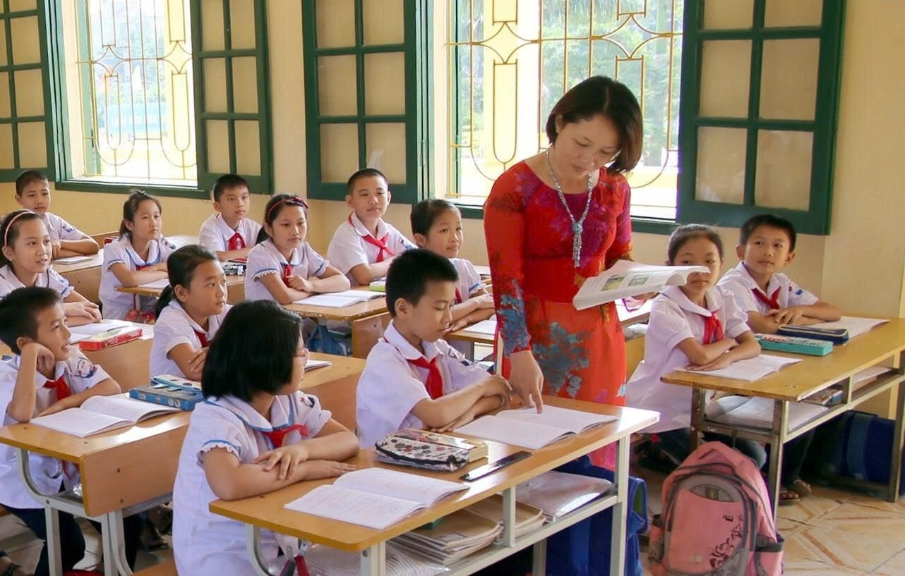 Bộ Nội vụ định hướng về quản lý, sử dụng biên chế giáo viên trong đó các địa phương cần rà soát, điều chuyển giáo viên từ nơi thừa sang nơi thiếu, sử dụng hiệu quả số biên chế giáo viên được cấp có thẩm quyền giao