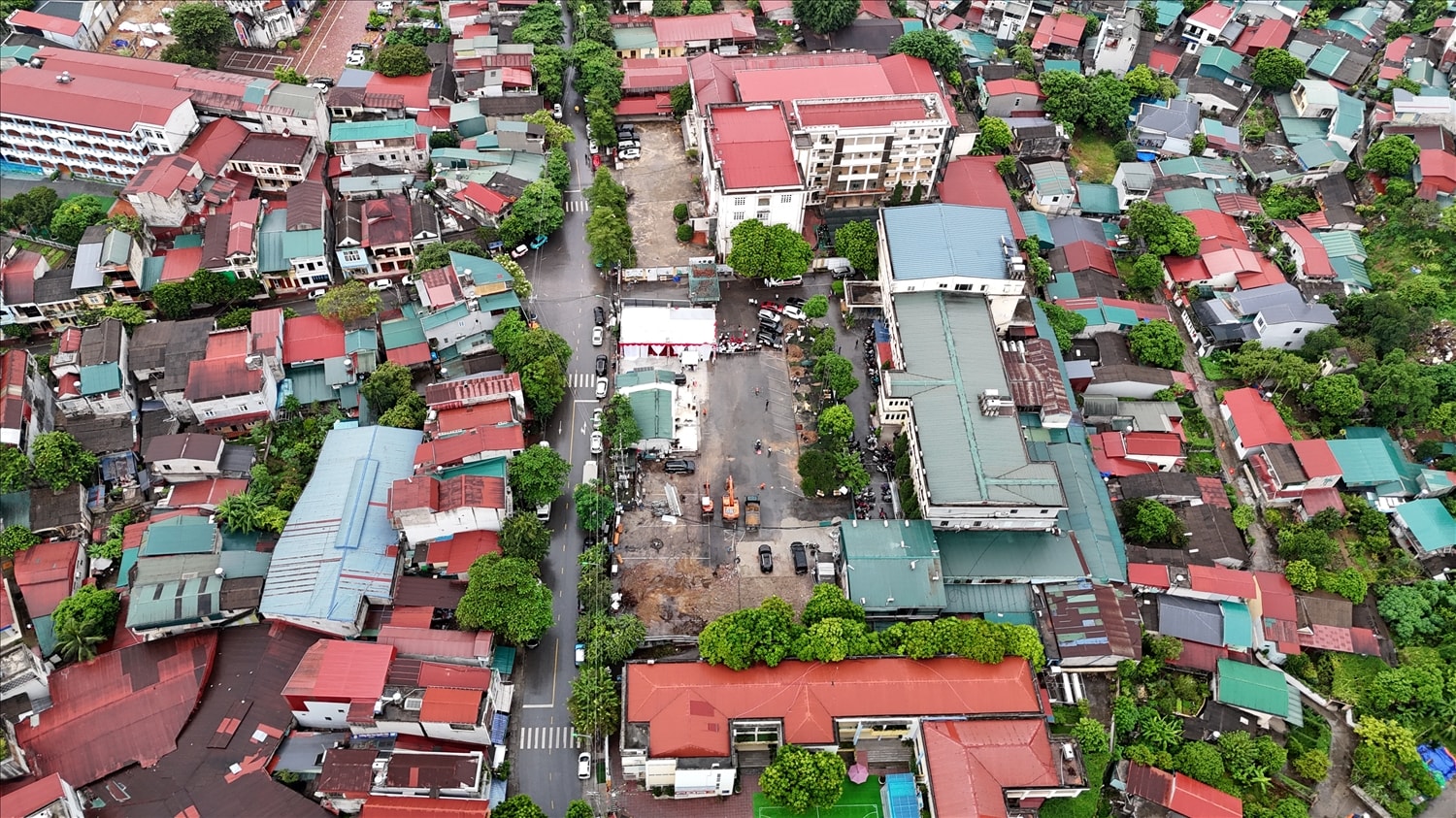 Dự án Khu khám chữa bệnh chất lượng cao tại Lào Cai được triển khai với quy mô ban đầu là 350 giường bệnh và sẽ nâng lên 500 giường trong giai đoạn tiếp theo. Bệnh viện cam kết đầu tư nhiều máy móc, thiết bị hiện đại để phục vụ công tác chẩn đoán và điều trị, mang đến dịch vụ chăm sóc sức khỏe an toàn, hiệu quả theo chuẩn quốc tế. Dự án Khu khám chữa bệnh chất lượng cao tại Lào Cai được triển khai với quy mô ban đầu là 350 giường bệnh và sẽ nâng lên 500 giường trong giai đoạn tiếp theo. Bệnh viện cam kết đầu tư nhiều máy móc, thiết bị hiện đại để phục vụ công tác chẩn đoán và điều trị, mang đến dịch vụ chăm sóc sức khỏe an toàn, hiệu quả theo chuẩn quốc tế.