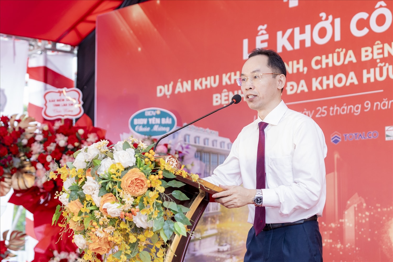 Bác sĩ Nguyễn Công Hân, Chủ tịch Tập đoàn HYH, Tổng Giám đốc Công ty Cổ phần Hữu nghị Quốc tế phát biểu tại Lễ Khởi công Bác sĩ Nguyễn Công Hân, Chủ tịch Tập đoàn HYH, Tổng Giám đốc Công ty Cổ phần Hữu nghị Quốc tế phát biểu tại Lễ Khởi công