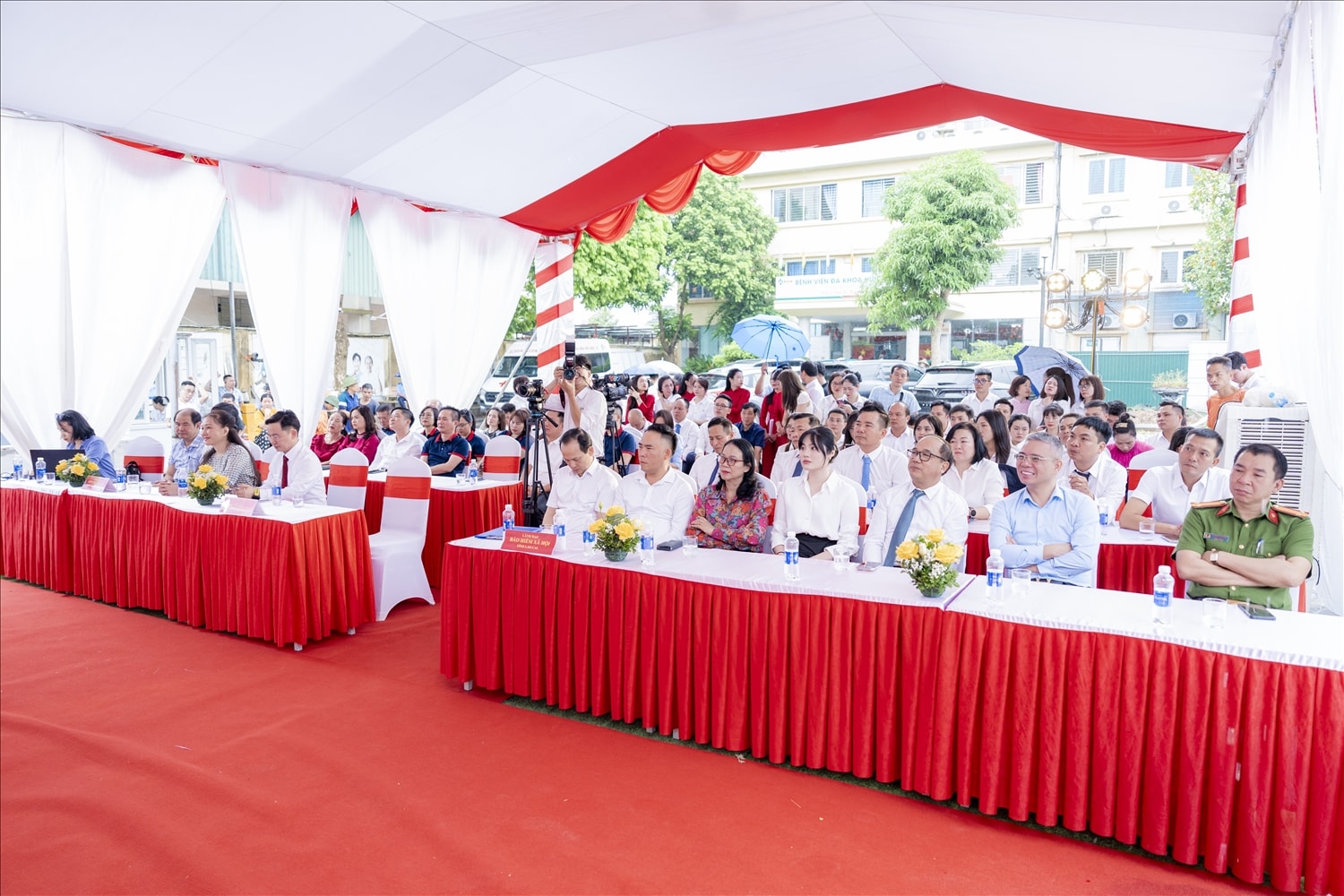 Quang cảnh lễ khởi công Bệnh viện Đa khoa Hữu nghị 103 tại phường Yên Bái, tỉnh Lào Cai. Quang cảnh lễ khởi công Bệnh viện Đa khoa Hữu nghị 103 tại phường Yên Bái, tỉnh Lào Cai.