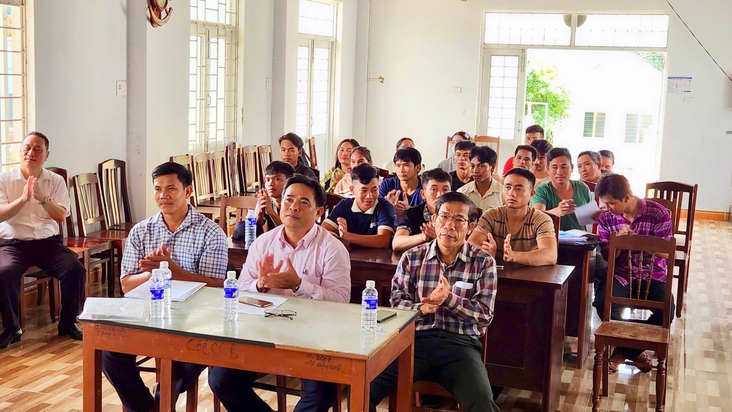 Các học viên là đồng bào DTTS làng Canh Tiến tham gia khoá học nghề Hướng dẫn du lịch (Ảnh đơn vị cung cấp)