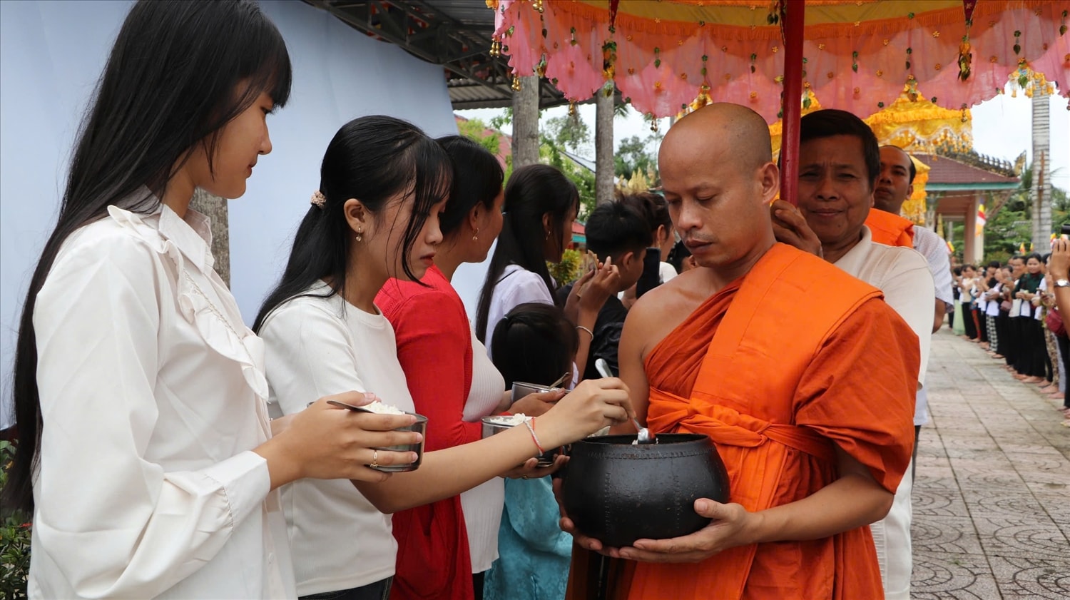 Đồng bào DTTS Cần Thơ mong muốn lãnh đạo thành phố nghiên cứu từng bước chuyển dịch cơ cấu kinh tế trên cơ sở phát huy bản sắc văn hóa của mỗi dân tộc