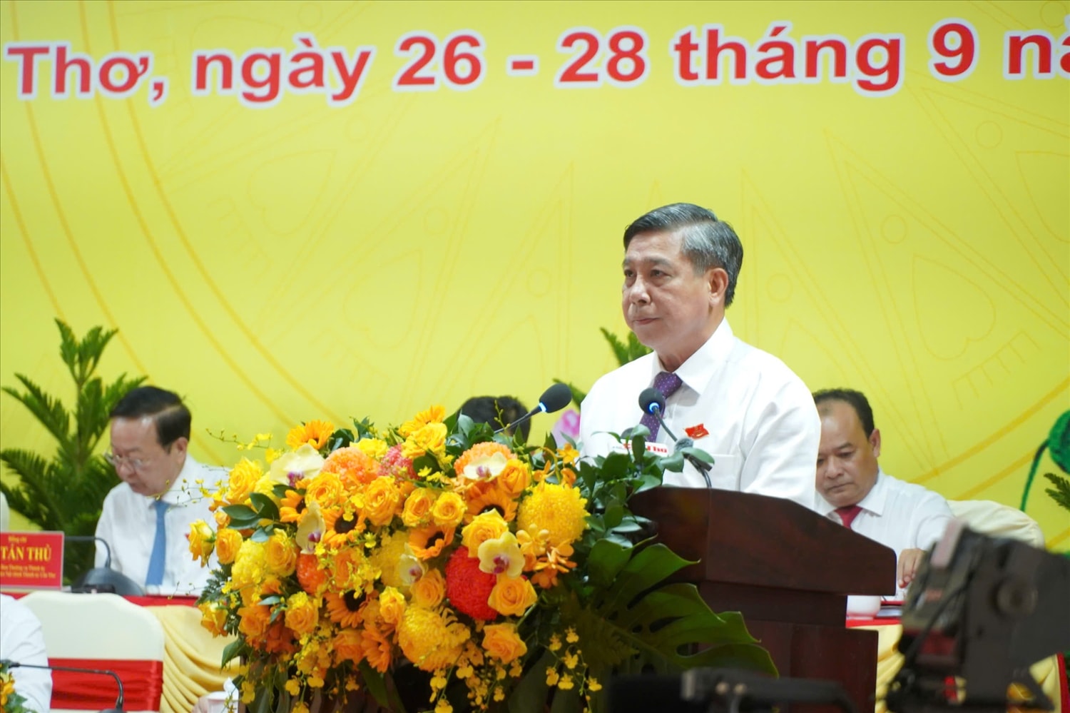 Ông Đồng Văn Thanh - Phó Bí thư Thường trực Thành ủy, Chủ tịch HĐNĐ thành phố Cần Thơ - thông qua nội quy, quy chế làm việc của Đại hội 