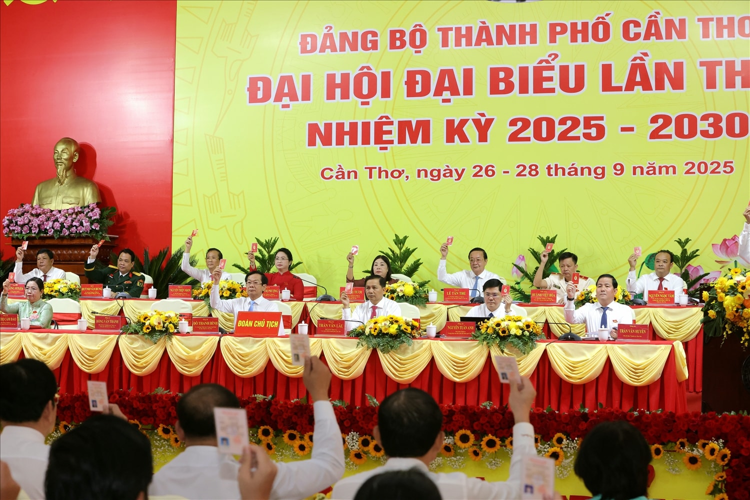 Đại hội đại biểu Đảng bộ thành phố Cần Thơ lần thứ I là sự kiện chính trị trọng đại, mở ra giai đoạn phát triển mới. (Trong ảnh: Các đại biểu tại phiên trù bị Đại hội, diễn ra vào chiều 26/9, tại Hội trường Bộ Chỉ huy Quân sự thành phố Cần Thơ)