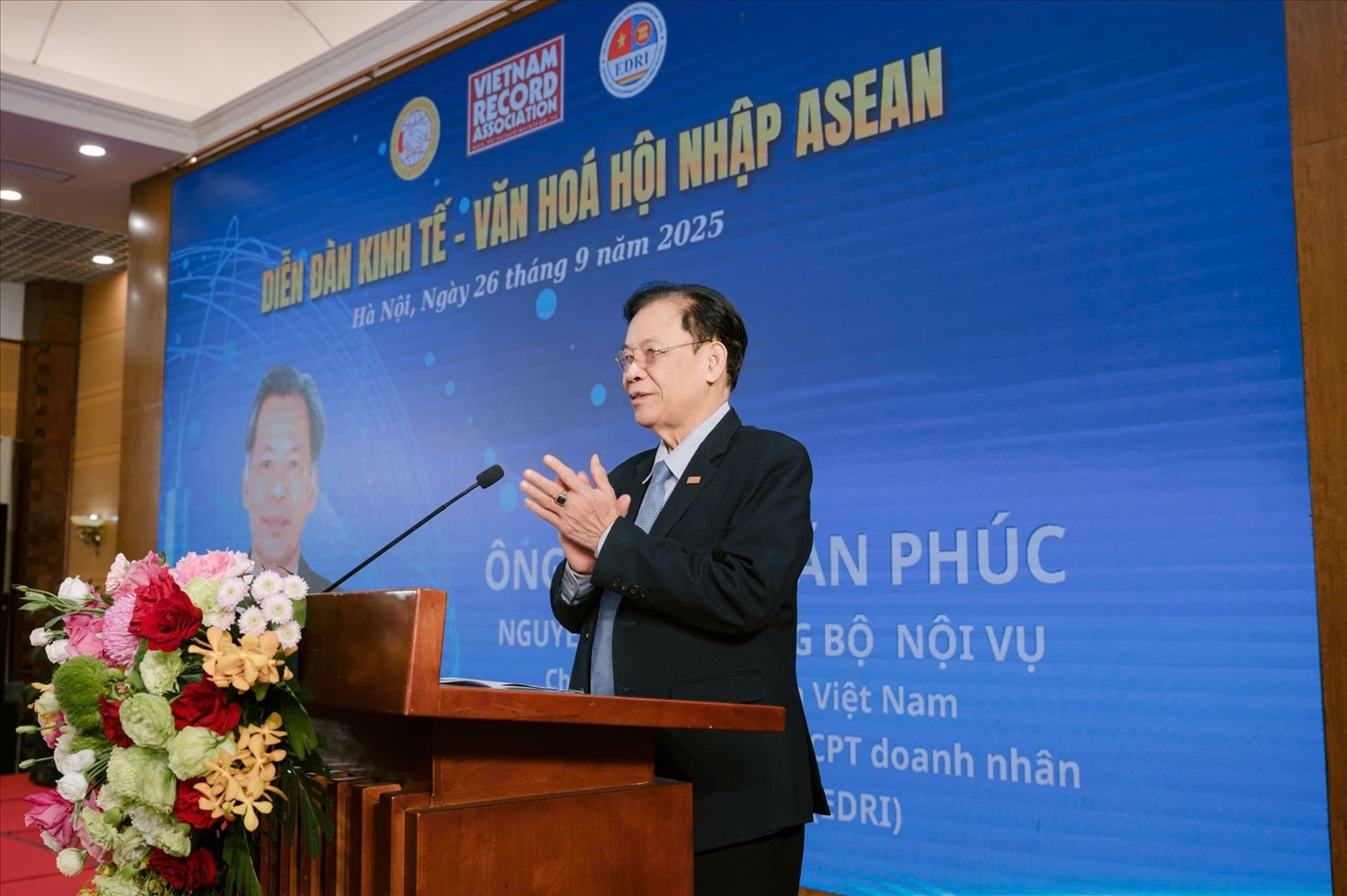 TS. Thang Văn Phúc, Chủ tịch Hội Kỷ lục gia Việt Nam phát biểu tại diễn đàn