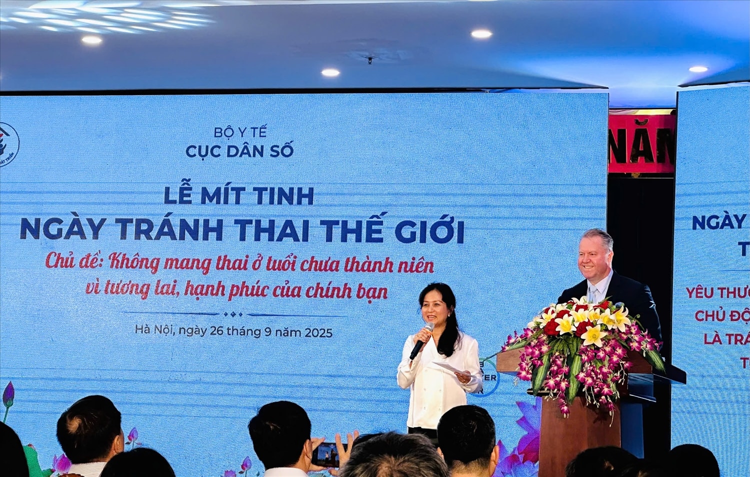 Phó Tổng Giám đốc Công ty TNHH Bayer Việt Nam James Alexander phát biểu tại Lễ mít tinh