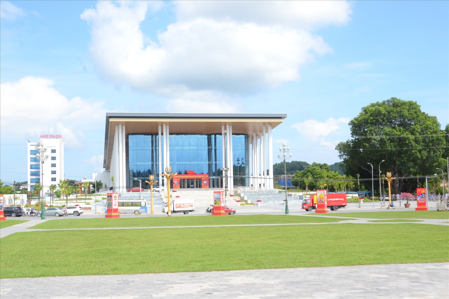 Trung tâm Hội nghị tỉnh là nơi diễn ra Đại hội Đảng bộ tỉnh Lào Cai lần thứ I (ảnh Trọng Bảo)