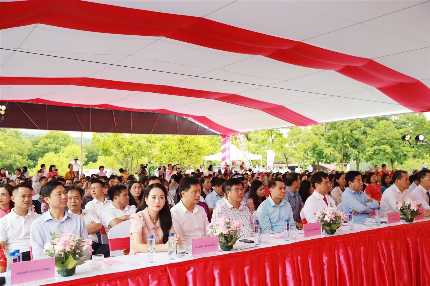 Các đại biểu tham dự Lễ phát động (ảnh Trọng Bảo)