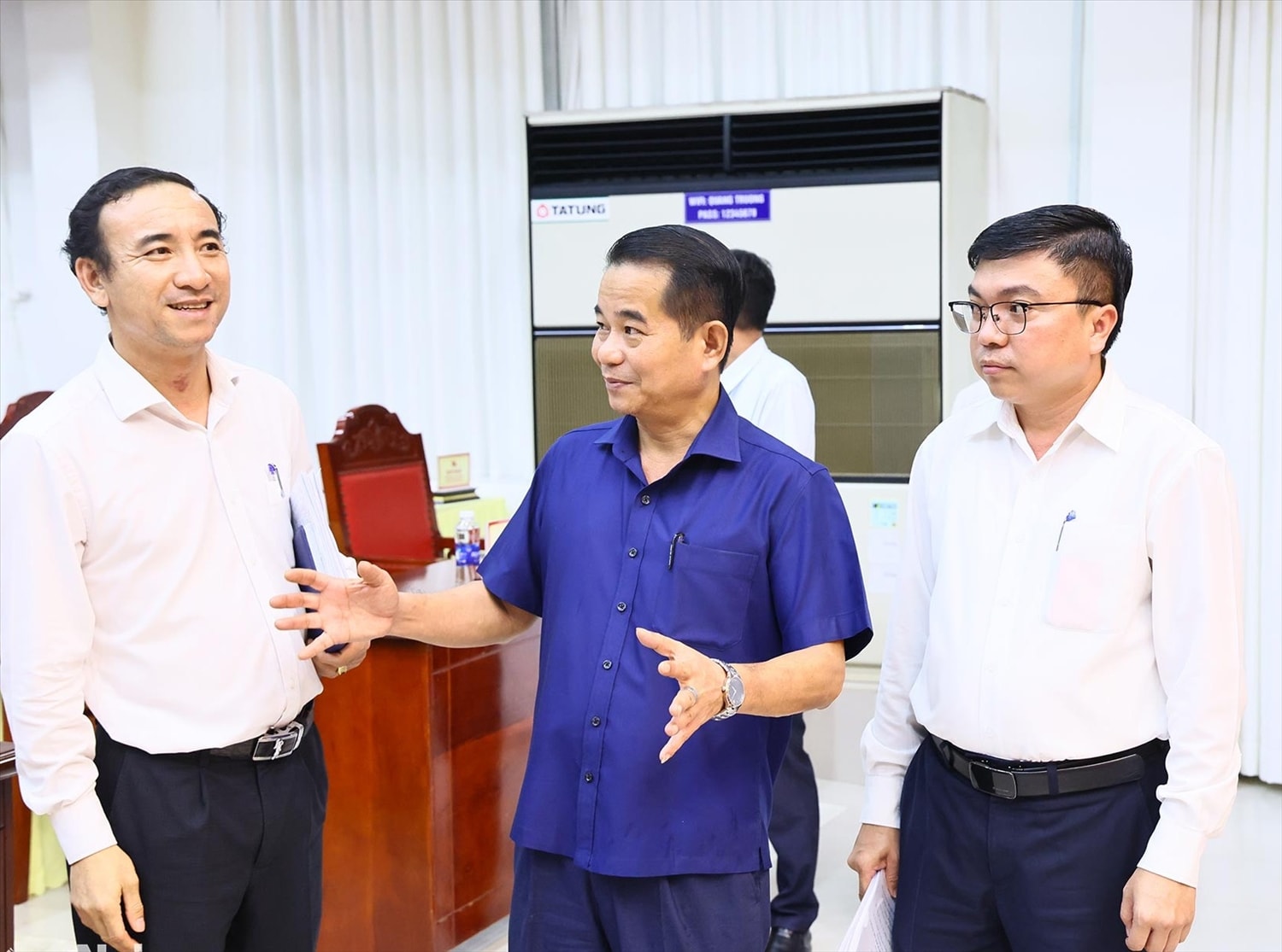 Phó Bí thư Tỉnh ủy, Trưởng Ban Tổ chức Tỉnh ủy Đồng Nai Thái Bảo kiểm tra công tác chuẩn bị tổ chức Đại hội chiều 26/9.