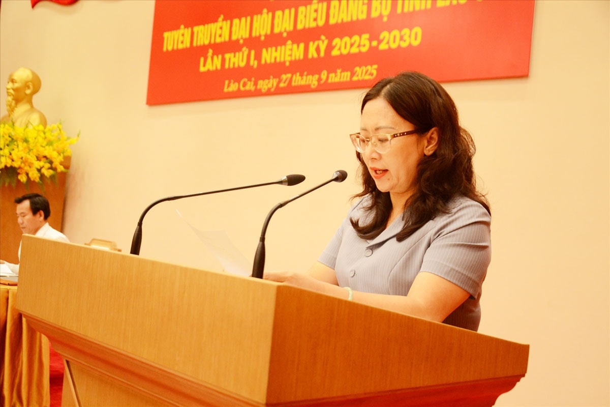 Bà Giàng Thị Dung phát biểu khai mạc buổi họp báo thông tin về Đại hội. (Ảnh: Trọng Bảo)
