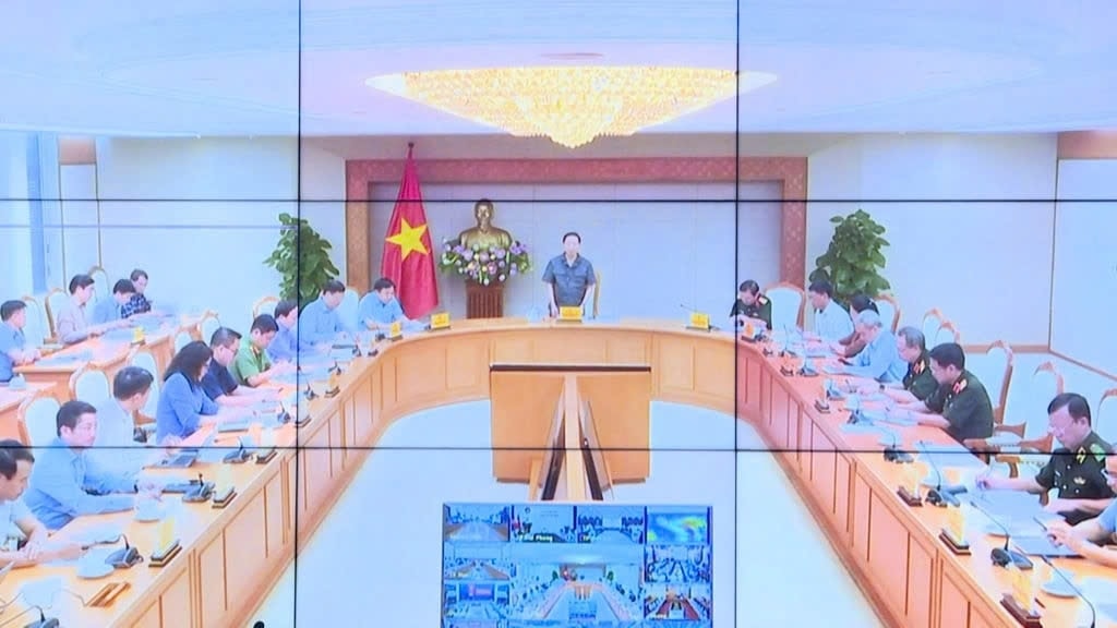 Sáng 27/9, Phó Thủ tướng Chính phủ Trần Hồng Hà, Phó trưởng Ban Thường trực Ban Chỉ đạo phòng thủ dân sự Quốc gia, chủ trì họp trực tiếp kết hợp trực tuyến triển khai công tác ứng phó với bão số 10 (tên quốc tế là bão Bualoi)