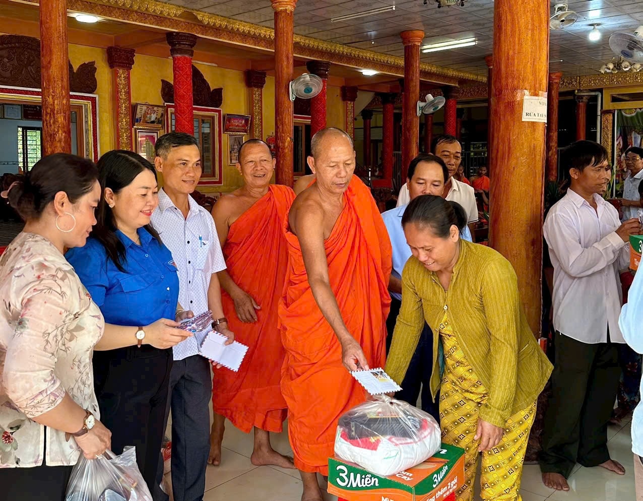 Là  Người có uy tín có trong đồng bào DTTS, Hoà thượng thường xuyên chăm lo đến các hộ gia đình khó khăn trên  địa bàn