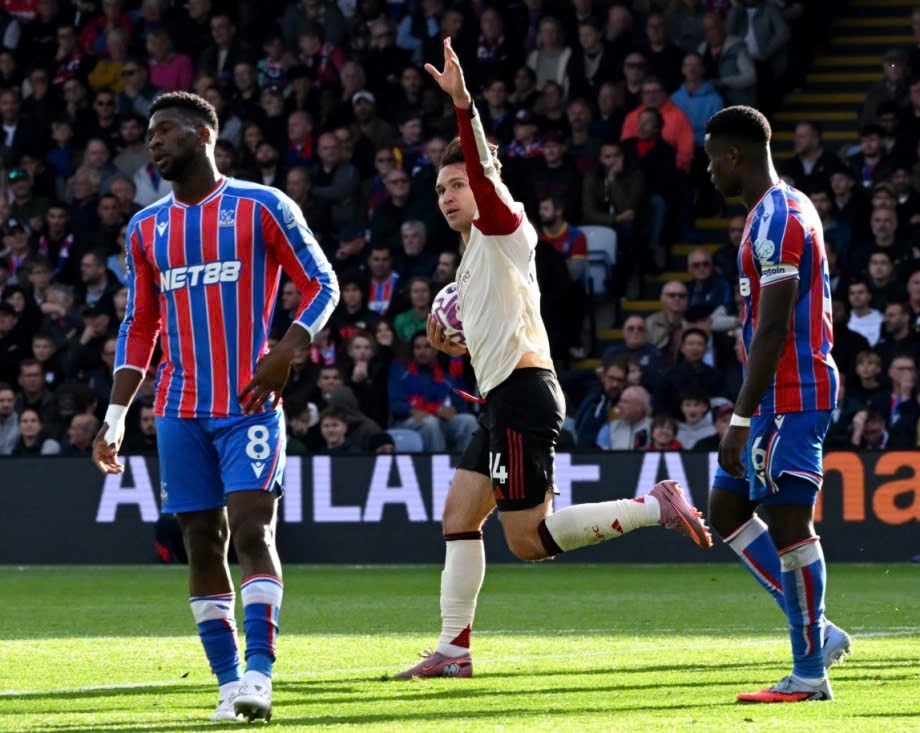 Bàn gỡ hòa của Chiesa là không đủ để Liverpool có điểm (Ảnh IT)